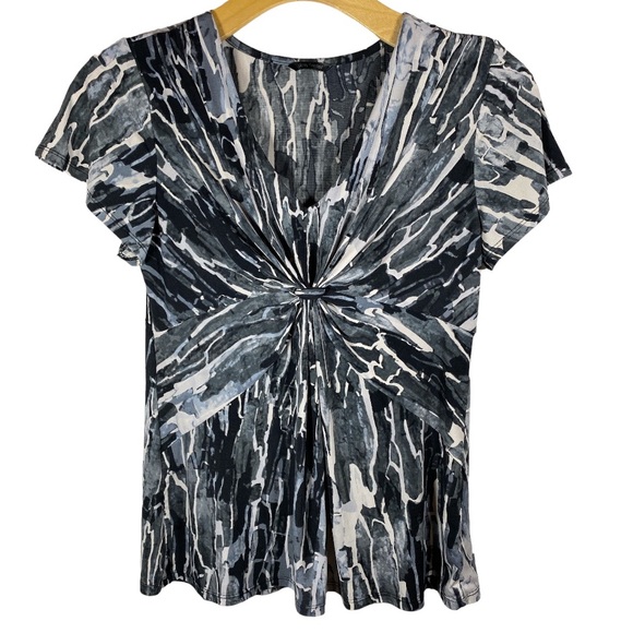 DAISY FUENTES Gathered Front V-Neck Short Sleeve Tee - Picture 1 of 5